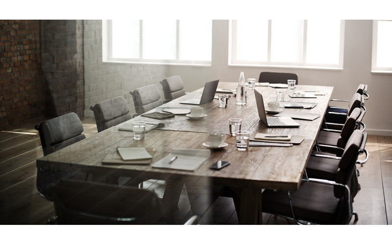 Quelle table pour votre salle de réunion ? 